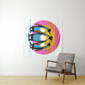 ペンギンパレード – レトロサンセットペンギンファミリー タペストリー (インサイチュ(横))