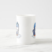 ペンギンホッケー選手|背景色を選択 ボーンチャイナマグカップ (正面)