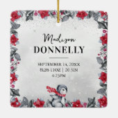 ペンギンモノグラムベビー統計初めてのクリスマス セラミックオーナメント (裏面)