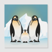 ペンギン科の氷山に反対 (正面)