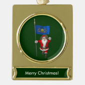 ペンシルベニア州の紋章を身に着けたサンタクロース ゴールドプレートバナーオーナメント (正面)