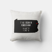 ペンシルベニア州のGPS座標にハートを添えて クッション (正面)