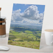 ペンドル・ヒルからの穏やかな眺め… 台座サイン (インサイチュ)