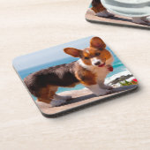 ペンブレークウェルシュコーギーの子犬がテーブルに立って コースター (左側)