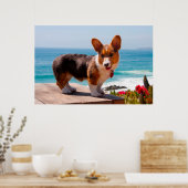 ペンブレークウェルシュコーギーの子犬がテーブルに立って ポスター (キッチン)