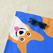 ペンブロークのウェルシュコーギーカスタムな色の背景 ビーチタオル (インサイチュ)