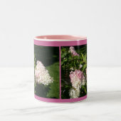 ページのアジサイの花のマグ ツートーンマグカップ (中央)