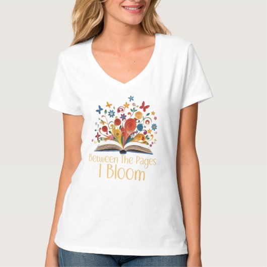 ページの間で私は花開く Tシャツ (正面)