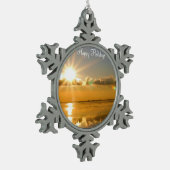 ペータークリスマスオーナメントと冬のビーチ スノーフレークピューターオーナメント (左)