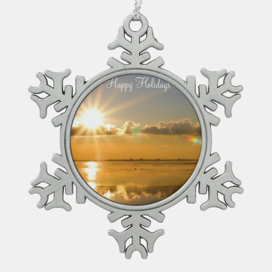 ペータークリスマスオーナメントと冬のビーチ スノーフレークピューターオーナメント (正面)