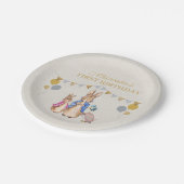 ペーターラビットベージュリネン1st誕生日をパーソナライズ ペーパープレート (アングル)