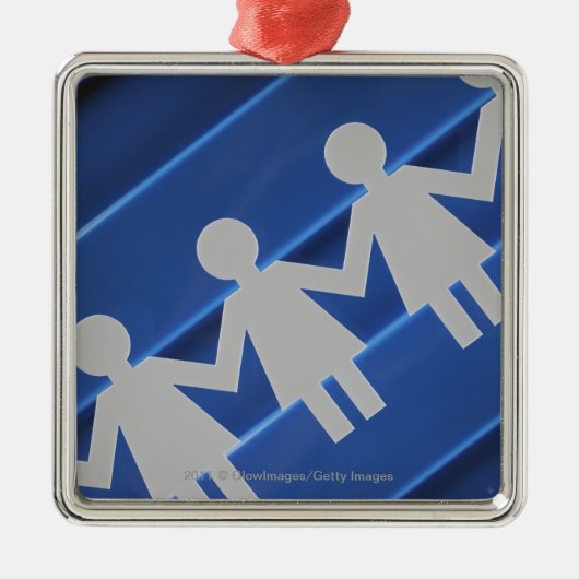 ペーパーチェーン人形のクローズアップ メタルオーナメント (正面)