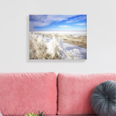 ホアフロストのコートは雑草とフェンジェリンの近くに置かれている キャンバスプリント (インサイチュ (リビング))