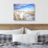 ホアフロストのコートは雑草とフェンジェリンの近くに置かれている キャンバスプリント (インサイチュ (寝室))