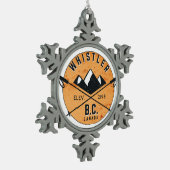 ホイスラーのブリティッシュ・コロンビアカナダのスキースノーボード スノーフレークピューターオーナメント (左)