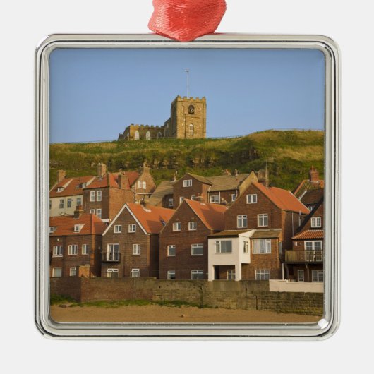 ホイットビー、新しい住宅と聖マーガレット教会 メタルオーナメント (正面)