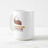 ホイップクリームが添えられたペカンパイのスライス コーヒーマグカップ (正面左)