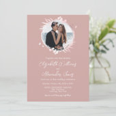 ホイフェイクルリース写真書道ピンク結婚ズ 招待状 (スタンド正面)