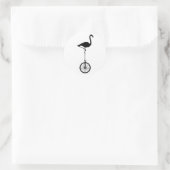 ホイールシルエット上のフラミンゴ予測できな ラウンドシール (バッグ)