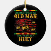 ホイーUh 1に飛んだ老人を甘く見ない セラミックオーナメント (裏面)