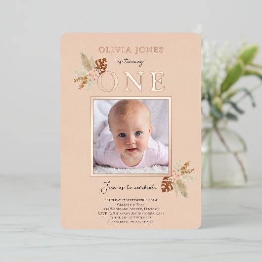 ホイ実在ル、フローラの最初の誕生日の招待状で桃 箔招待状 (立ち正面)