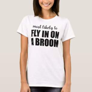 ホウキで飛んでくるに違いない 面白いハロウィン Tシャツ