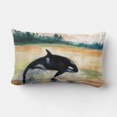 ホエールジャンピングオルカランバーピロー33 cm x 53 cm ランバークッション (裏面)