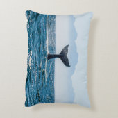 ホエールテールシースケープ：劇的な水。 アクセントクッション (裏面(縦))