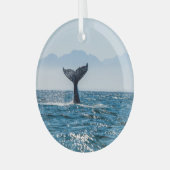 ホエールテールシースケープ:劇的な水。 ガラスオーナメント (正面左)