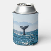 ホエールテールシースケープ：劇的な水。 缶クーラー (缶裏面)