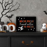 ホカスポカスオモダンレンジとブラックハロウィーン ウッドボックスサイン<br><div class="desc">ハロウィーン用のコーヒーキッチンデコカスタムーのサインおもしろいは、装飾のオレンジと黒のタイポグラフィデザインとウィッチとスターのアクセントを備え飛んでいるた。</div>