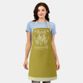 ホグワーツ™翼シールドグラフィック エプロン (着用した状態)