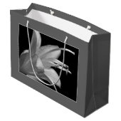 ホスタフラワーブラック&ホワイトエレガントクラシックフローラ ラージペーパーバッグ (裏面アングル)