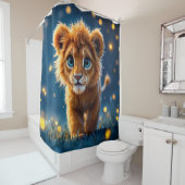 ホタルのように輝く、魅惑の青い目のライオンの仔 シャワーカーテン (インサイチュ)