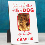 ホッカスタムトペット犬の名前ホワイトレッド フォトプラーク<br><div class="desc">私たちの"Life is Better with a Dog"イーゼル付き卓上プラークで心温まるtouchを追加！このプラ魅力的ークは愛犬家に最適で、デザインと心温まる引用文を備えお洒落、あなたの家を明るくする。机や棚やマントルに置いてあるとしても、一瞬のスマイルを招き祝て、怒り狂った友を持つ喜び最高のをもたらす。簡単から展示までのイーゼルが風を吹き込み、お気に入りの方に最適な贈り物。今すぐ買い物して子犬の愛を追加あなたのデコール！白/赤</div>