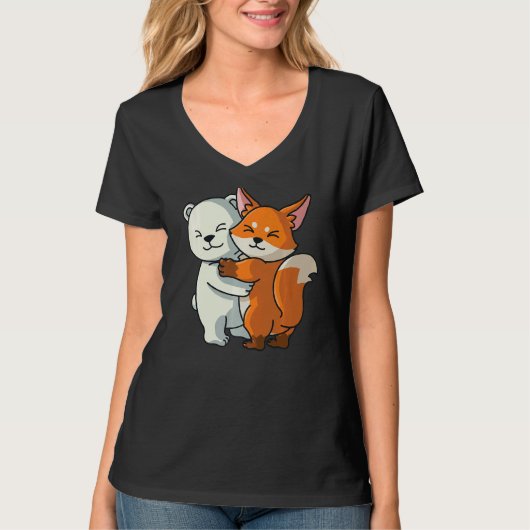 ホッキョクグマとキツネかわいい動物抱き女性少女 Tシャツ (正面)