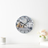 ホッキョクグマの子猫の雪写真 ラウンド壁時計 (ホーム)