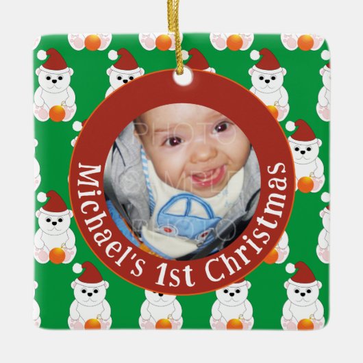 ホッキョクグマの赤ちゃんの初めてのクリスマス - カスタマイズ可能な写真とテキスト セラミックオーナメント (正面)