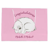 ホッキョクグマの赤ちゃんシャワーピンクの女の子 ラージペーパーバッグ (裏面)