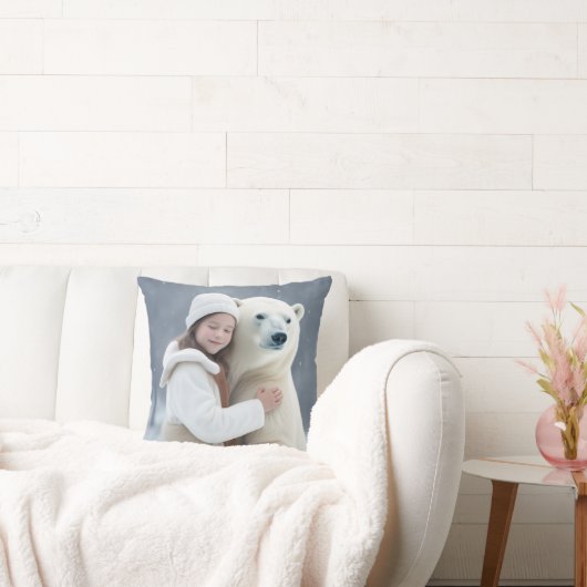 ホッキョクグマを抱く少女 クッション (ソファ)