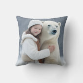 ホッキョクグマを抱く少女 クッション (裏面)