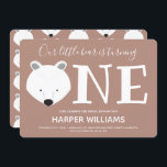 ホッキョクグマ1匹のかわいいアニマルファースト誕生日 招待状<br><div class="desc">私たちの小さなクマは最初のベビーの誕生日の招待を1回している。この招待は薄い茶色と白で、単語の最初の文字として白い極熊の顔イラストレーションと大きな文字で"One"という単語を持つ。単にカスタマイズ、この招待を追加し、カートに追加し、あなたの素晴らしいベビーにハッピーバースデー!ポーラベアターニングワンキュート動物初誕生日招待状休日デザイン | ©Melissa Patton – アーティスト/イラストレーター</div>