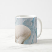 ホッキョクグマ：動物園の生息地の垣根 コーヒーマグカップ (正面右)