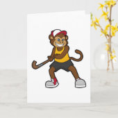 ホッケーでホッケースティックを持つ猿 カード (黄色い花)