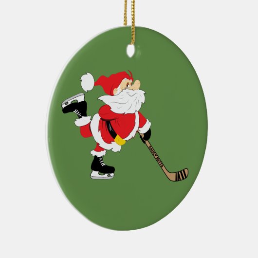 ホッケーのサンタのスケートで滑るのクリスマス セラミックオーナメント (右)