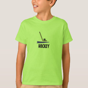 ホッケーのスティックとパック Tシャツ