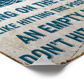 ホッケーは座席の上のポストのピューに当たらない ポスター (角)