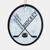 ホッケークリスマスサークルオーナメント – 青いアイススティック セラミックオーナメント (左)