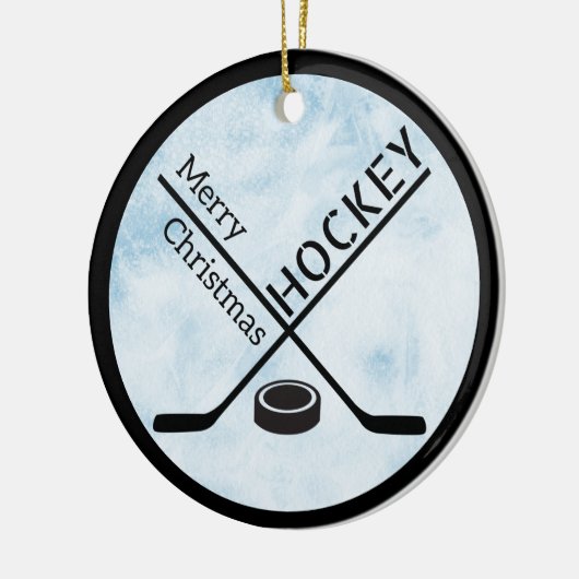 ホッケークリスマスサークルオーナメント – 青いアイススティック セラミックオーナメント (左)