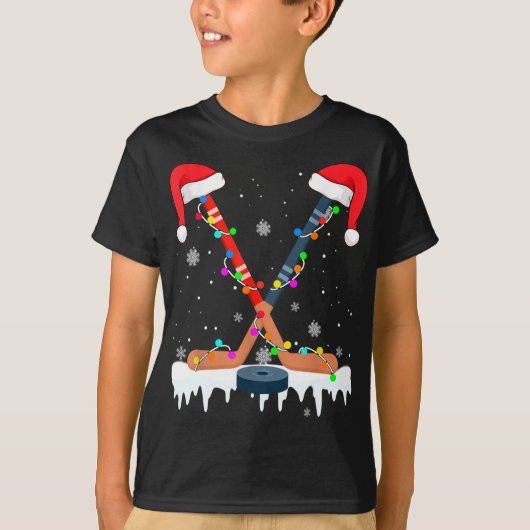ホッケーサンタハットクリスマスライトスおもしろいポーツクリスマス Tシャツ (正面)